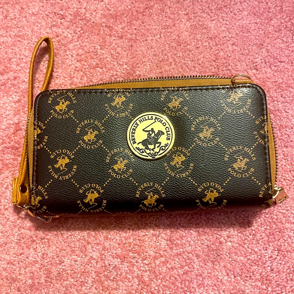 Like NEW Beverly Hills Polo Club Large Wrist Wallet